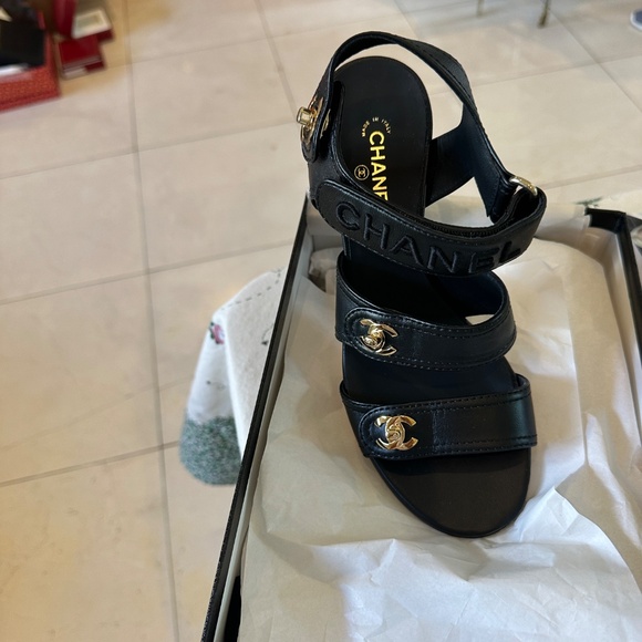 Ladies brand new Chanel size 36-1/2 with box - Picture 1 of 4